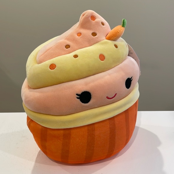 NWT 8” Keisha the Carrot Cake Cupcake Easter Squishmallow - Picture 3 of 6